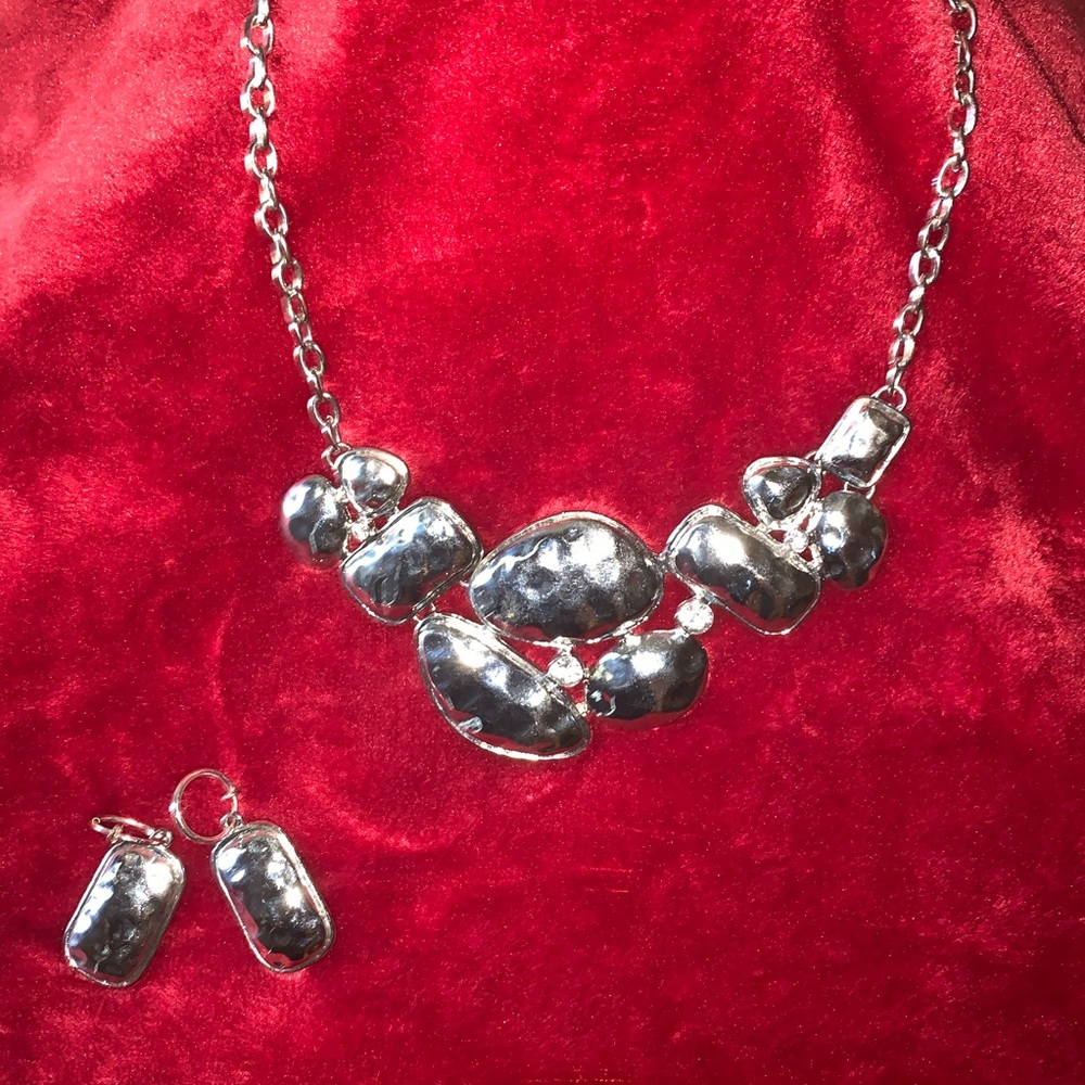 Silver Hammered Pattern Jewelry Set